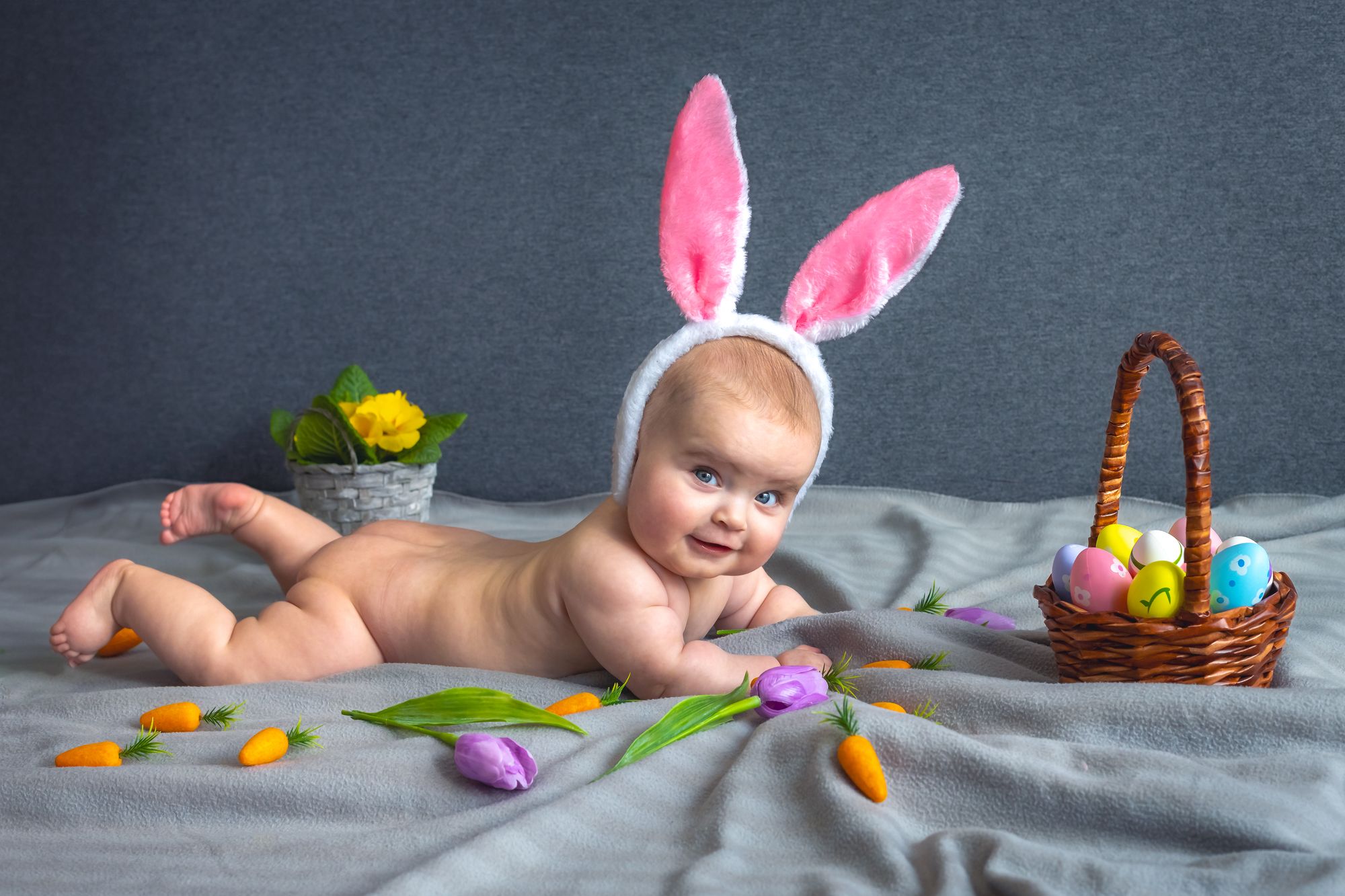 Family photography in Plzeň — A family embrace and the warmth of home