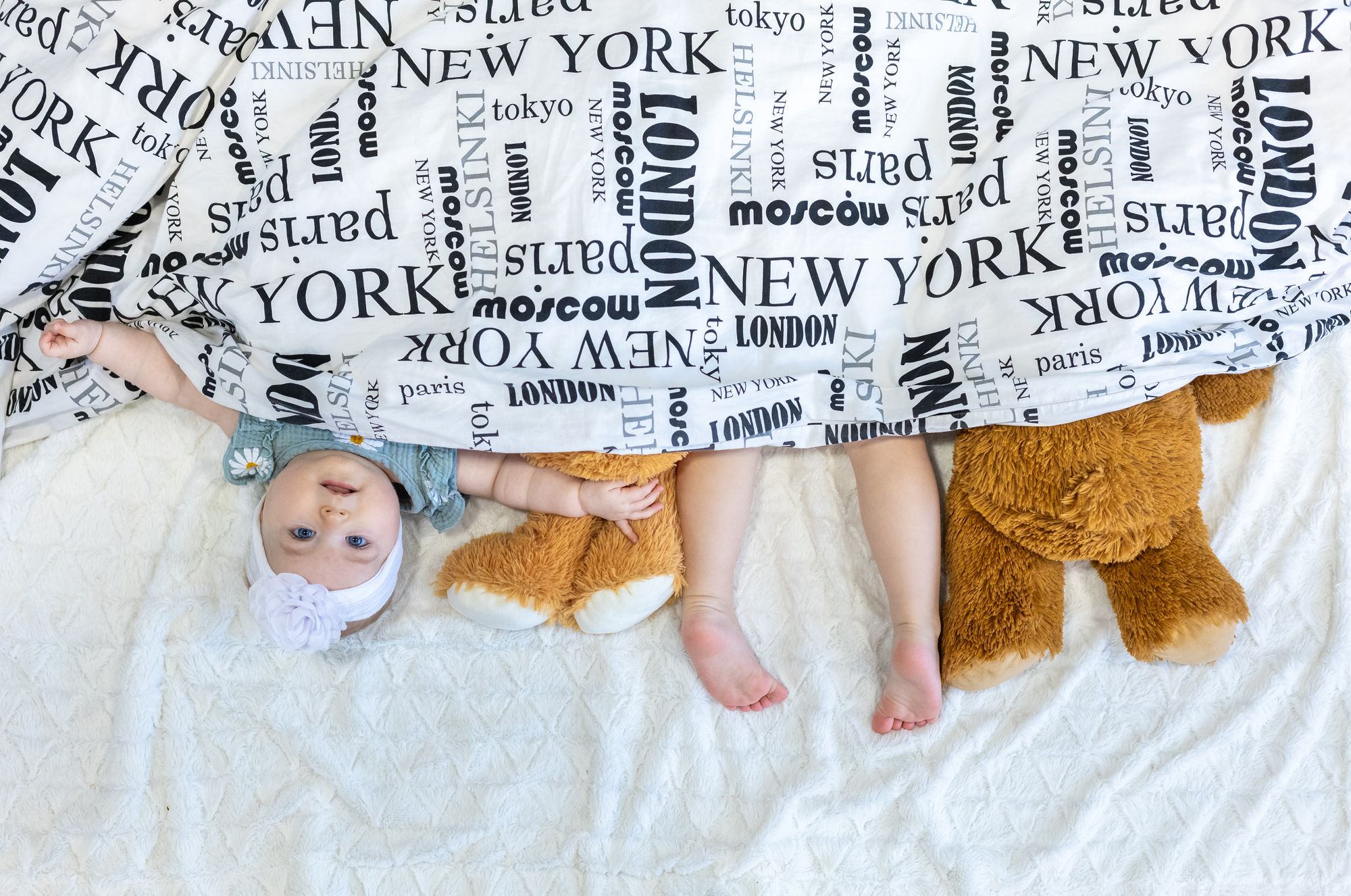 Family photography in Plzeň — A family embrace and the warmth of home