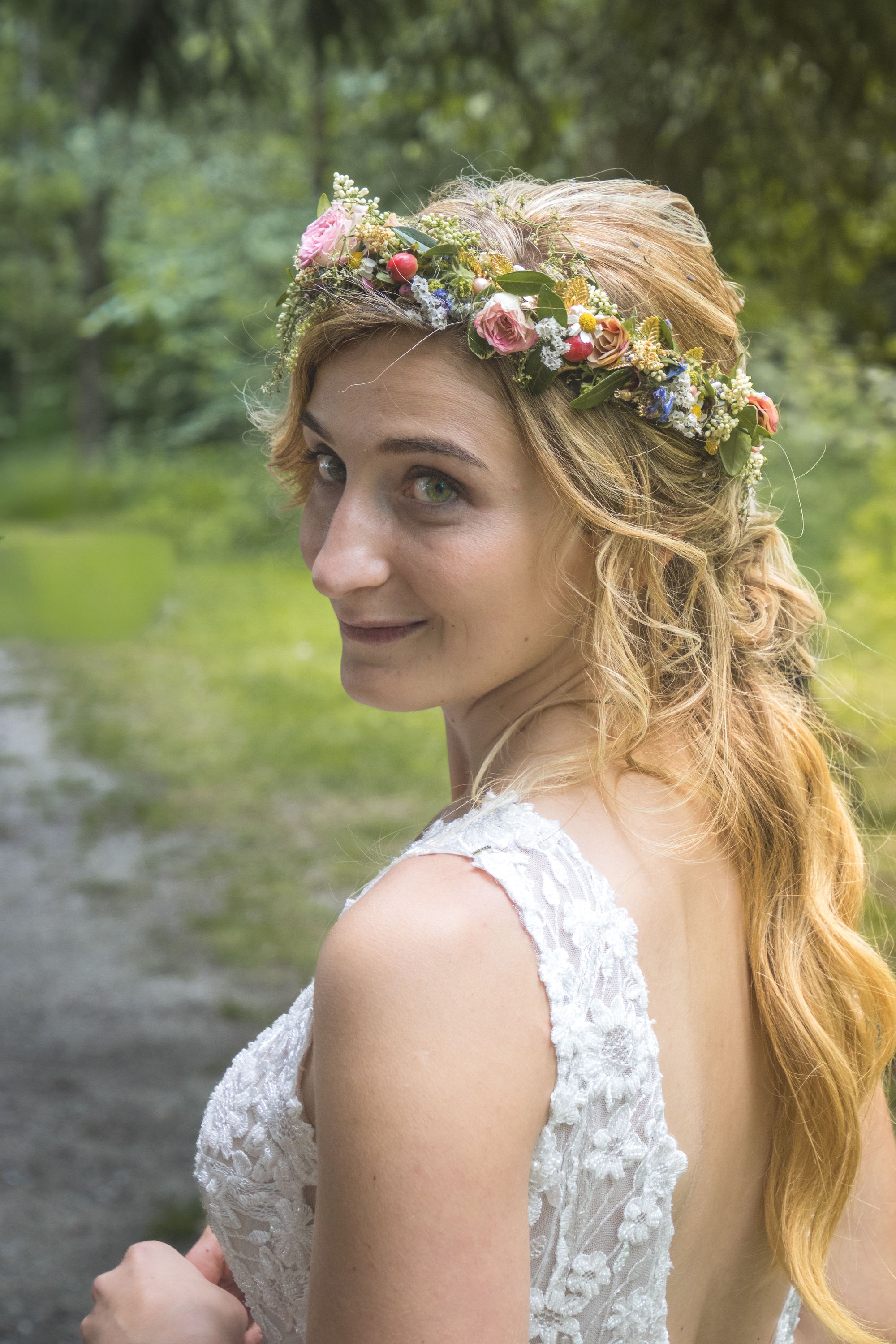 Wedding and event in Plzeň — The wedding couple embracing